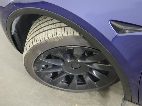 Used 2023 Tesla Model Y Long Range AWD/4WD image 41