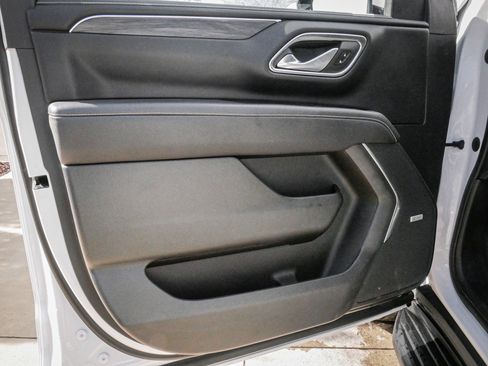 Used 2023 GMC Yukon XL SLT image 14