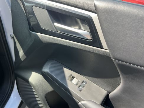 Used 2024 Mitsubishi Outlander SE FWD image 16