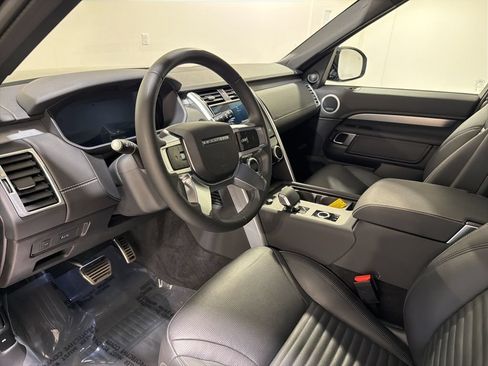 Certified 2025 Land Rover Discovery Dynamic SE AWD/4WD image 10