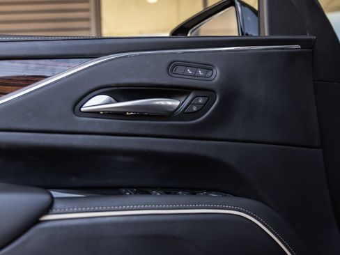 Used 2024 Cadillac Escalade Luxury RWD image 17
