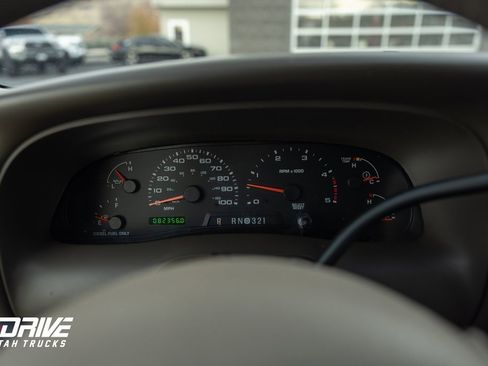 Used 2004 Ford Excursion Eddie Bauer image 30