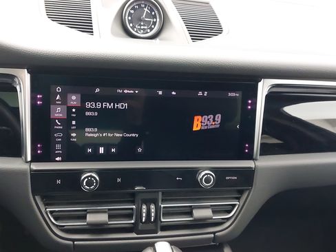 Certified 2024 Porsche Macan S image 22