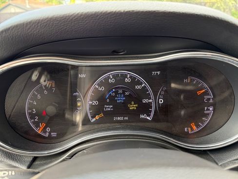 Used 2022 Jeep Grand Cherokee Laredo X AWD/4WD image 15