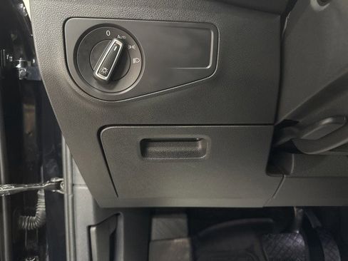 Used 2024 Volkswagen Tiguan SE image 25