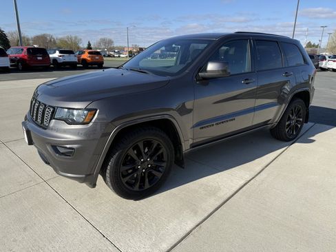 Used 2020 Jeep Grand Cherokee Altitude AWD/4WD image 3