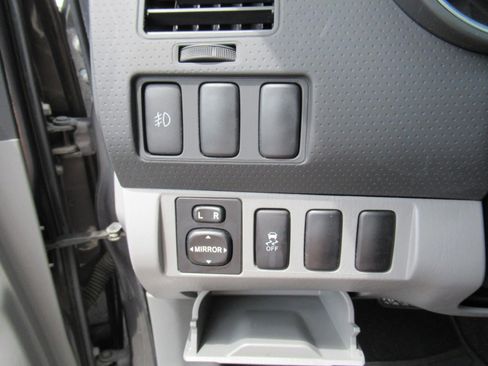 Used 2014 Toyota Tacoma PreRunner w/ SR5 Package RWD image 18