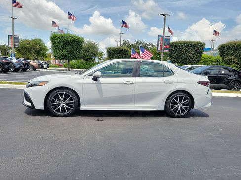 Used 2023 Toyota Camry SE FWD image 7