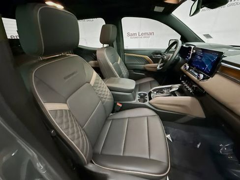 Used 2024 GMC Canyon Denali image 32