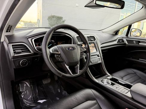Used 2018 Ford Fusion SE w/ Equipment Group 602A FWD image 14