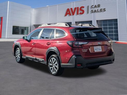 Used 2025 Subaru Outback Premium image 9