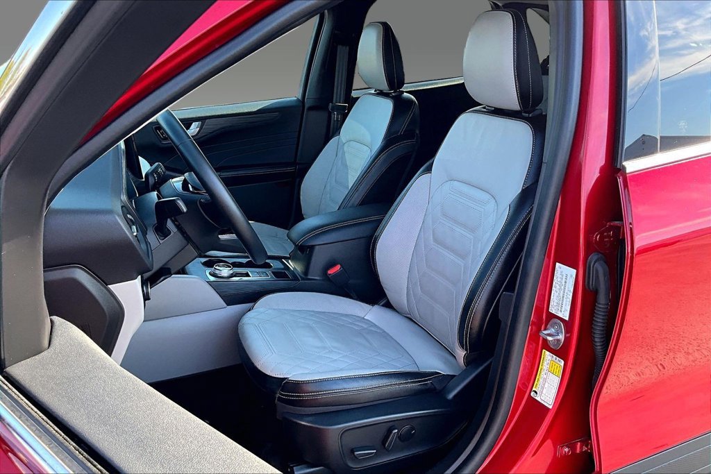 Used 2023 Ford Escape Platinum w/ Premium Technology Package AWD/4WD image 14