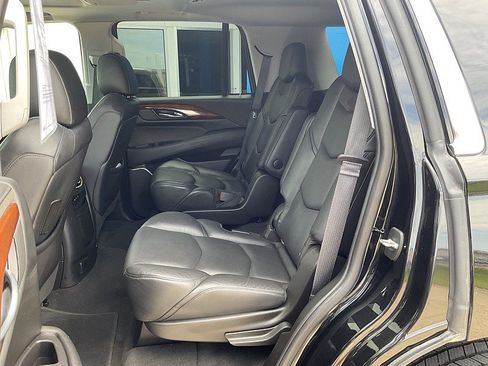 Used 2019 Cadillac Escalade Luxury AWD/4WD image 14