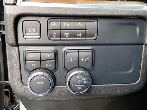 Used 2025 Chevrolet Tahoe High Country AWD/4WD image 35