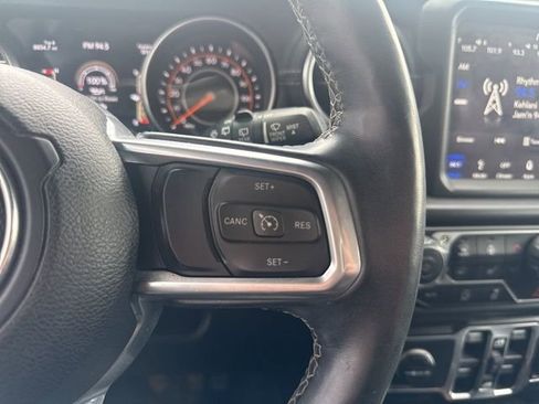 Used 2019 Jeep Wrangler Unlimited Sahara AWD/4WD image 17