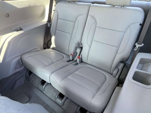 Used 2018 GMC Acadia SLT w/ LPO, Floor Liner Package image 13