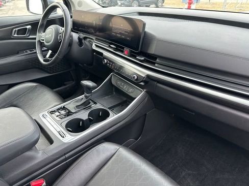 Used 2025 Kia Carnival SX w/ SX Dark Edition Package FWD image 12