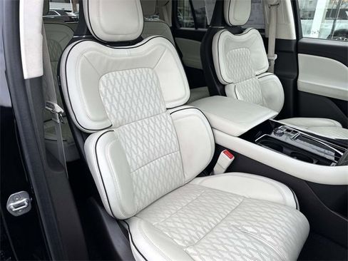 Used 2023 Lincoln Aviator Black Label w/ Jet Package image 54