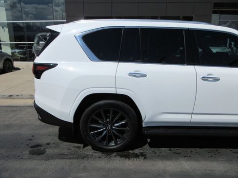 Used 2024 Lexus LX 600 F Sport AWD/4WD image 11