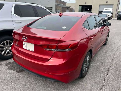 Used 2017 Hyundai Elantra SE FWD image 2