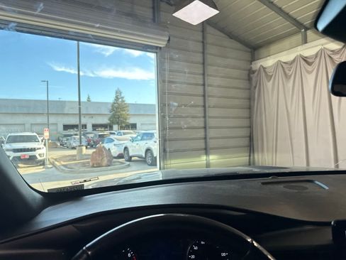 Used 2020 Ford Explorer XLT w/ Equipment Group 202A AWD/4WD image 21