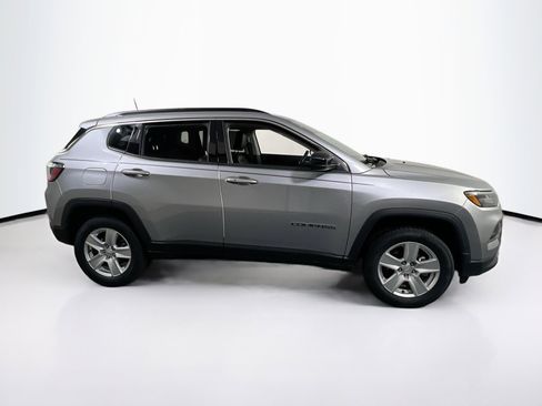 Used 2022 Jeep Compass Latitude w/ Convenience Group AWD/4WD image 4