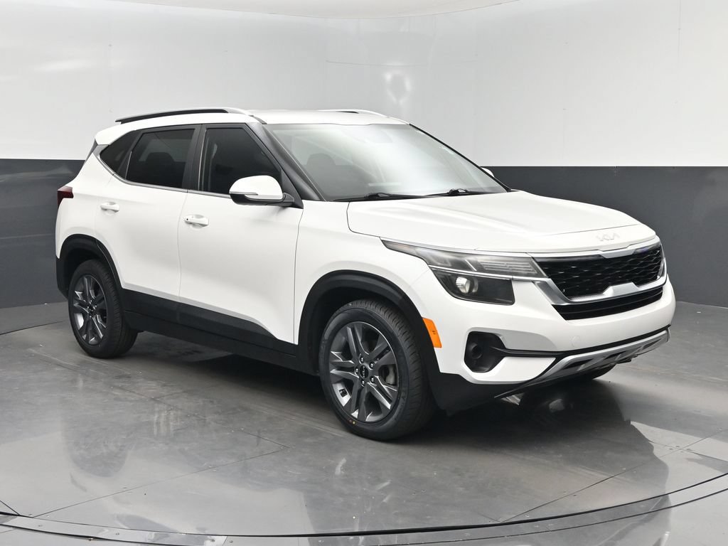 Certified 2022 Kia Seltos S FWD image 1