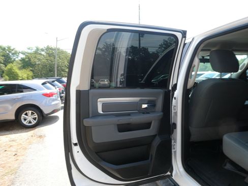 Used 2019 RAM 1500 Classic SLT AWD/4WD image 25