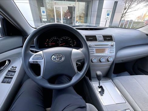 Used 2010 Toyota Camry LE image 18