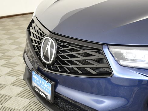 Used 2025 Acura RDX SH-AWD image 11