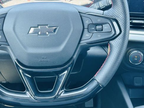 Used 2025 Chevrolet Trax RS w/ Driver Confidence Package FWD image 16
