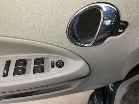 Used 2011 Chevrolet HHR LT image 28