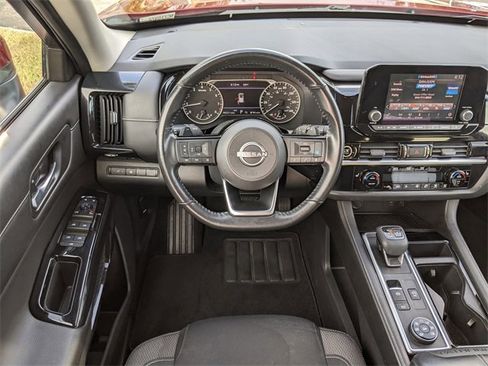 Used 2022 Nissan Pathfinder SV image 13