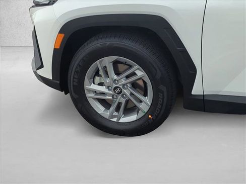 Certified 2025 Hyundai Tucson SE image 11