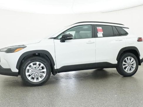 New 2026 Toyota Corolla Cross LE w/ Moonroof Package FWD image 18