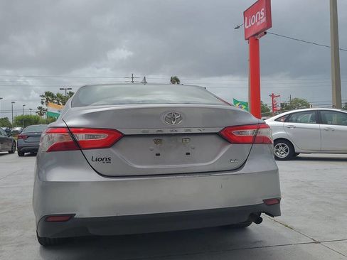 Used 2019 Toyota Camry LE 4dr Sedan image 5