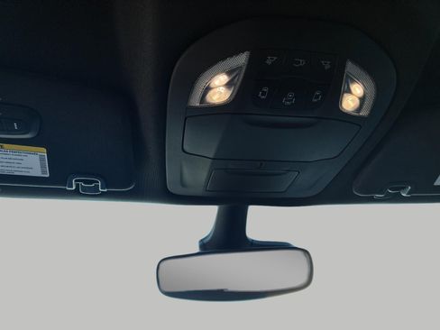 Used 2025 Chrysler Pacifica Select FWD image 16