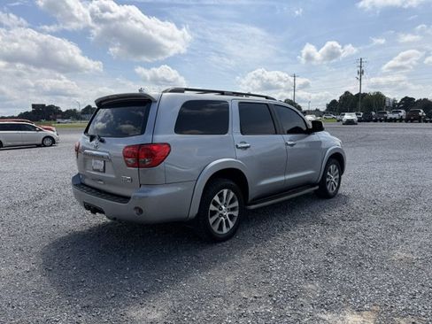 Used 2015 Toyota Sequoia Limited RWD image 3