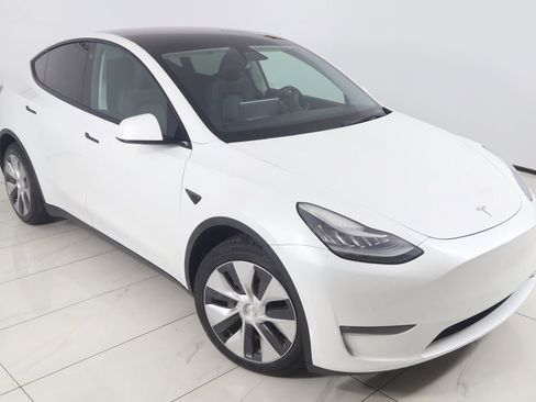 Used 2021 Tesla Model Y Long Range image 17