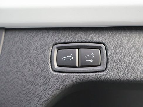 Used 2025 Porsche Macan 4S Electric image 18