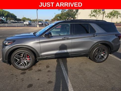 Used 2025 Ford Explorer ST-Line w/ Premium Package RWD image 4