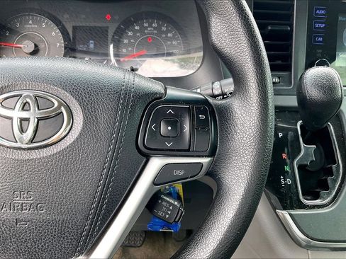 Used 2017 Toyota Sienna L FWD image 24
