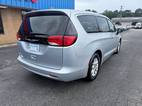 Used 2023 Chrysler Voyager LX FWD image 7