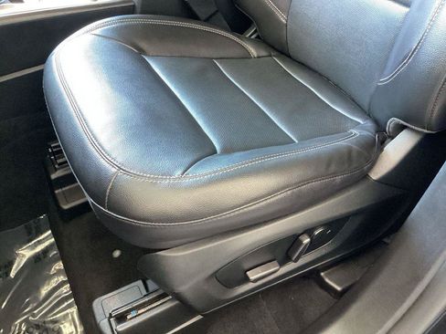 Used 2022 Ford Explorer Limited RWD image 12