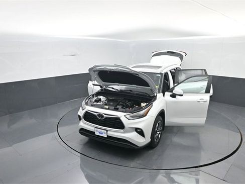 Used 2023 Toyota Highlander L image 36
