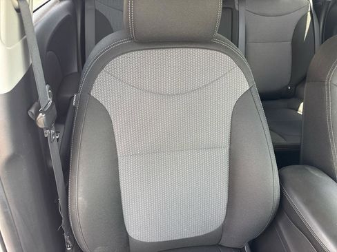 Used 2019 Kia Soul + FWD image 12