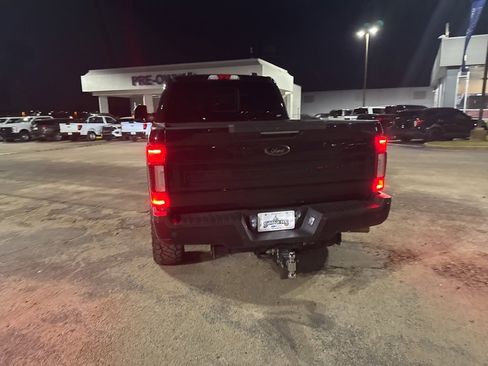 Certified 2022 Ford F250 Lariat w/ Black Appearance Package image 13