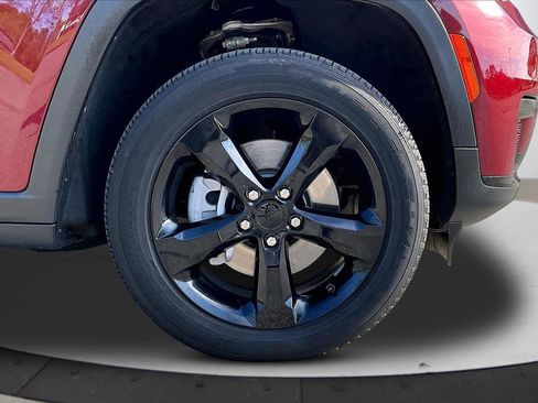 Certified 2025 Jeep Grand Cherokee L Altitude AWD/4WD image 36