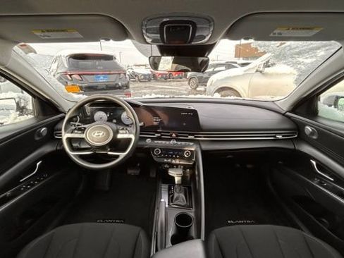 Used 2024 Hyundai Elantra SEL image 12