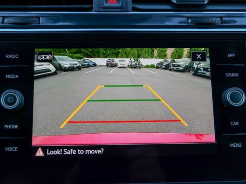 Used 2022 Volkswagen Tiguan SE AWD/4WD image 56